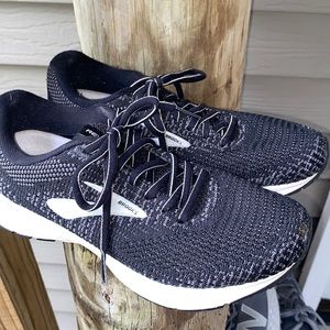 Brooks Revel Womens Size 7 Running Shoes Black Gray Athletic Trainer Sneaker